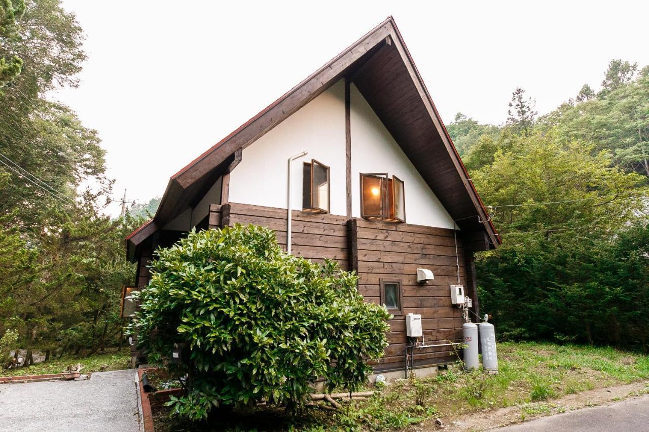 ログハウスせせらぎ Tsuru Bagian luar foto